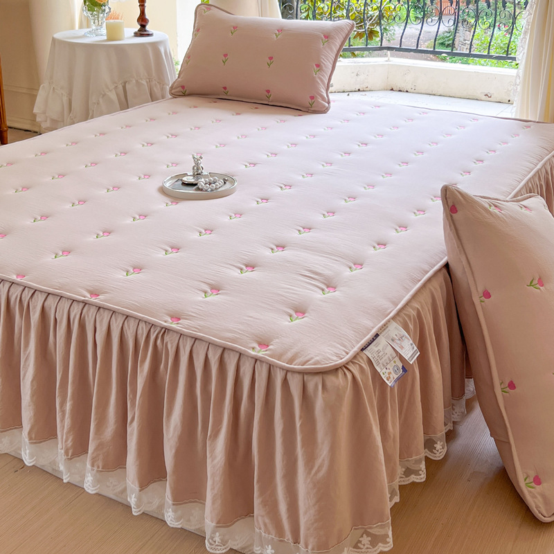 Embroidery Quilt Cover - Zestaw do łóżka: pogrubiona, pikowana bawełniana
