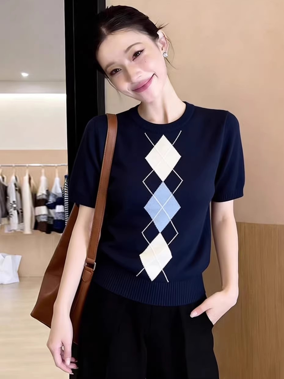 Embroidery Unique Design - Wyjątkowy design, niebieska dzianinowa bluzka damska