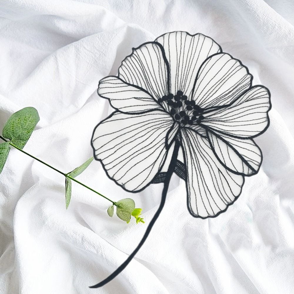 Naszywka haftowana, aplikacja  – Embroidery On Black Shirt recenzja i cena