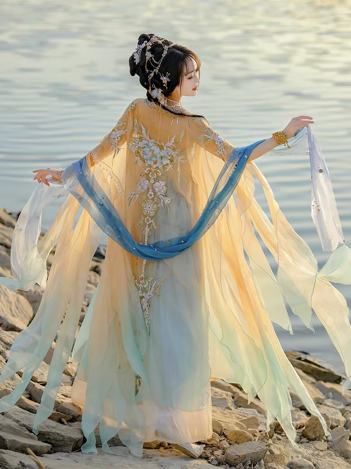 Chiński strój Hanfu dla kobiet – Embroidery Yellow Dress recenzja i cena